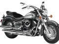 Szary motocykl Yamaha Drag Star 1100, klasyczny cruiser z chromowanymi elementami. Dane techniczne tego modelu to jego moc i styl.
