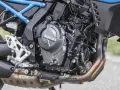 Silnik Suzuki z niebieską ramą. Poznaj, rpm co to znaczy dla mocy i osiągów motocykla.