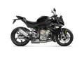 Czarny motocykl BMW S1000R z wydechem Akrapovič i złotymi elementami silnika. Gotowy do jazdy po mieście i torze.