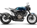 Stylowy motocykl Husqvarna Vitpilen 701 w kolorze niebiesko-białym, z widocznym silnikiem i wydechem.