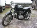 Czarny Junak M10, klasyk z PRL-u. Poznaj jego junak m10 dane techniczne i poczuj ducha motoryzacji tamtych lat.