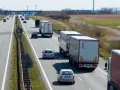 TIR-y na autostradach: Nowe zasady wyprzedzania i wysokie mandaty!