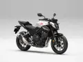 Nowy motocykl Honda CB 500 w kolorze białym i czarnym. Sprawdź honda cb 500 dane techniczne.
