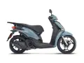 Jasnoszary Piaggio Liberty 125, gotowy do jazdy. Poznaj jego piaggio liberty 125 dane techniczne i ciesz się swobodą.