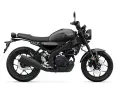 Stylowy, czarny motocykl Yamaha 125 szosowo-turystyczny, idealny na miejskie wyprawy i weekendowe wycieczki.