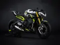 Nowoczesny motocykl Triumph Street Triple w białym i czarnym malowaniu z neonowo-żółtymi akcentami, gotowy do drogi.