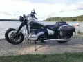 Motocykl BMW 1800cc z sakwami nad jeziorem. Idealny na podróż, cena do negocjacji.