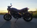 Czarny Ducati Scrambler 1100 na tle zachodzącego słońca. Idealny na wieczorną przejażdżkę.