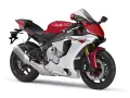 Sportowy motocykl Yamaha R1 2016 w kolorze czerwono-białym, gotowy do jazdy.