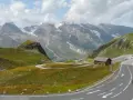 Grossglockner motocyklem: Jak pokonać 36 zakrętów Alp?