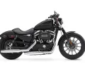 Czarny Harley-Davidson Sportster 883. Idealny chopper do 20 tys. zł dla początkujących i doświadczonych motocyklistów.