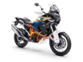 Pomarańczowo-niebieski motocykl KTM 1290 Super Adventure R gotowy na każdą wyprawę.