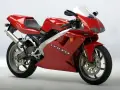 Czerwona Cagiva Mito, znana jako najszybsza 125, z białym akcentem na owiewce i srebrnym wydechem.