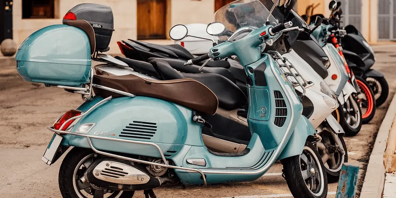 Uprawnienia na motorower: Co musisz wiedzieć, by jeździć legalnie?