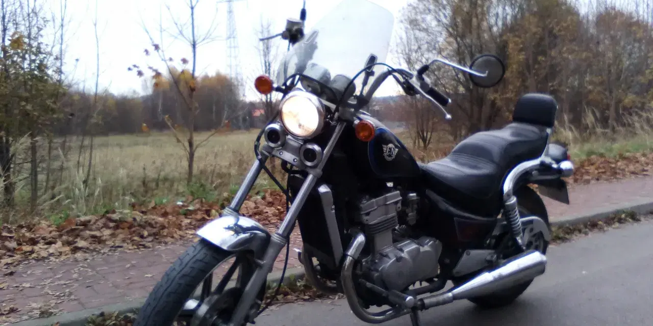 Kawasaki EN 500 wady i zalety: klasyczny cruiser z dobrym silnikiem, ale wymaga uwagi przy hamulcach i zawieszeniu. Idealny na spokojne przejażdżki.