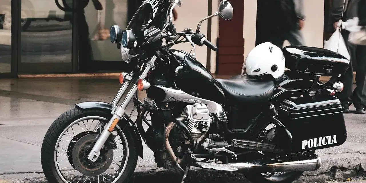 Buty turystyczne na motocykl: Wybierz bezpiecznie i komfortowo!