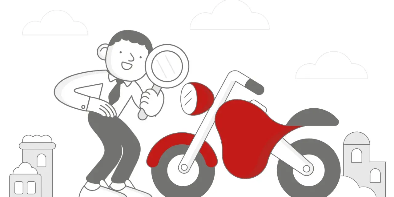 Facet z lupą bada czerwony motocykl, zastanawiając się, ile kosztuje przegląd motocykla.