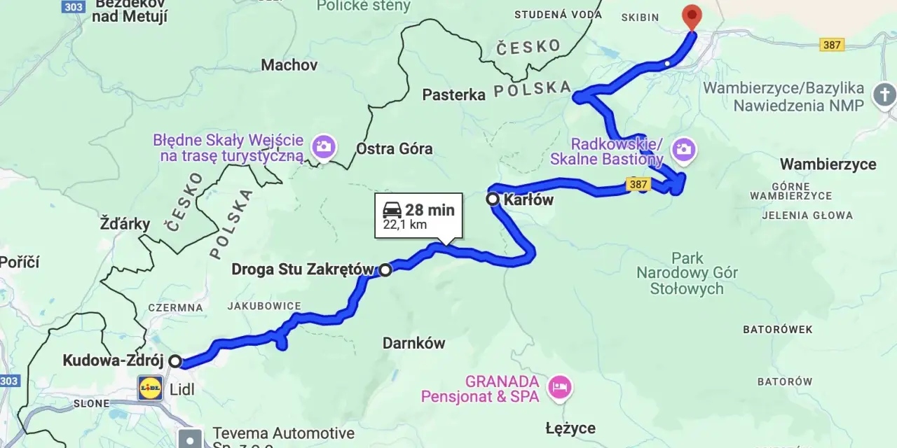 Mapa z zaznaczonymi trasami motocyklowymi przez Polskę i Czechy, wiodącymi przez Błędne Skały, Radkowskie Skały i Drogę Stu Zakrętów.