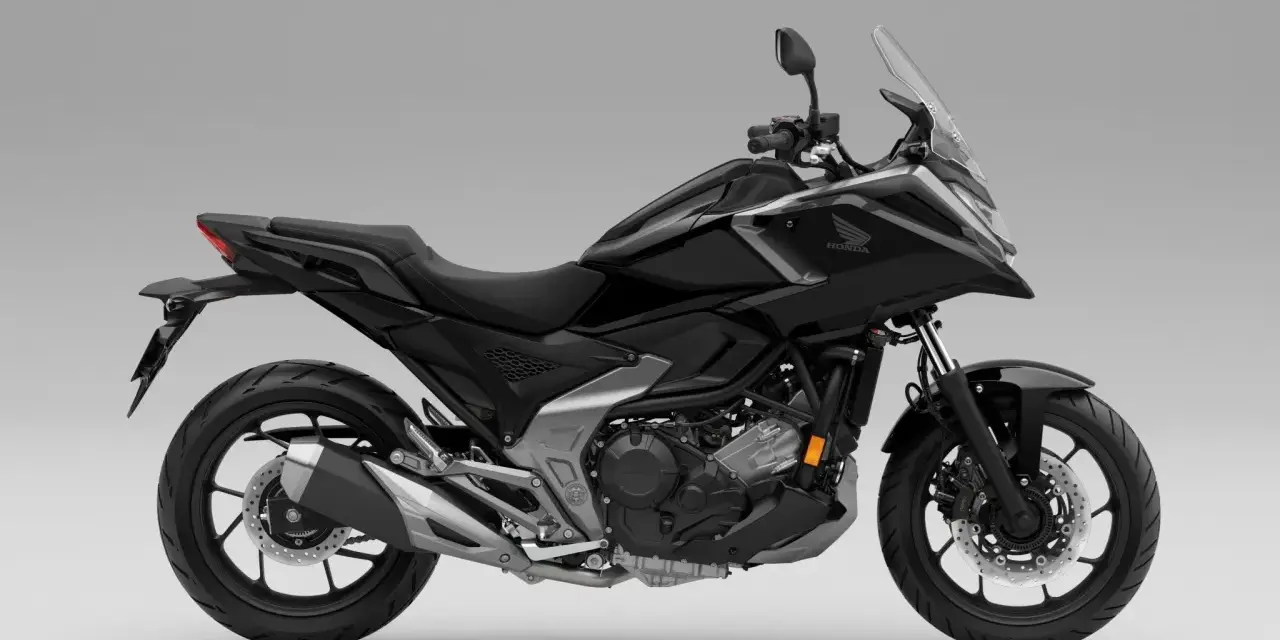 Czarny motocykl Honda NC750X. Poznaj jego honda nc750x dane techniczne i możliwości.