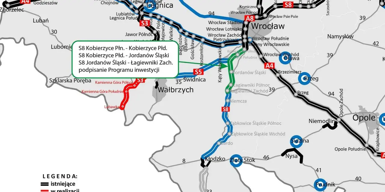 Trasa S8 przebieg: istniejące odcinki (niebieski), w realizacji (czerwony) i w przetargu (zielony). Mapa pokazuje drogę S8 od Wrocławia na południe.