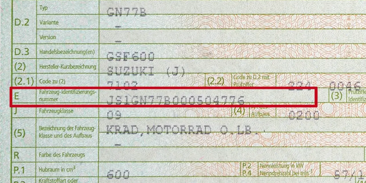 Fragment dowodu rejestracyjnego pojazdu z zaznaczonym numerem VIN.