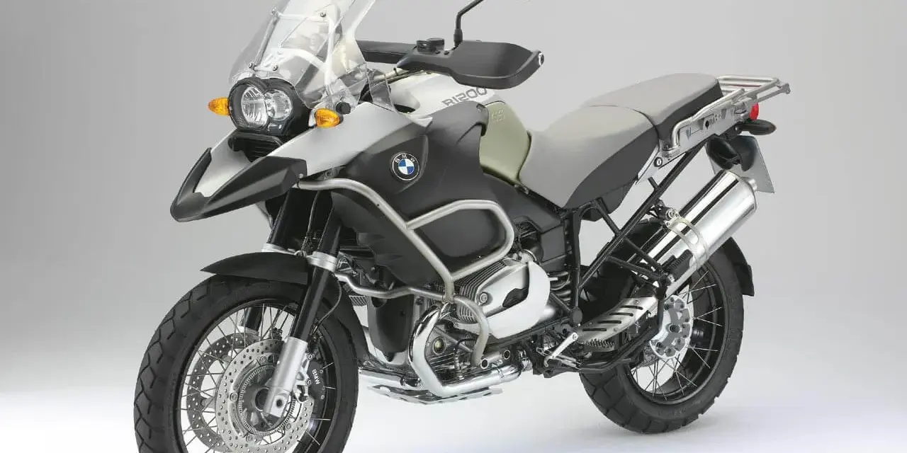 BMW R 1200 GS, motocykl turystyczny. Choć ceniony, ma swoje wady, np. waga czy skomplikowana elektronika.