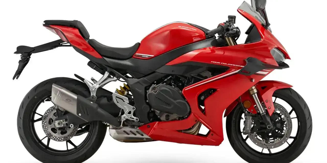 Czerwony motocykl sportowy, idealny dla posiadaczy prawa jazdy kategorii A2. Silnik o pojemności 650ccm.