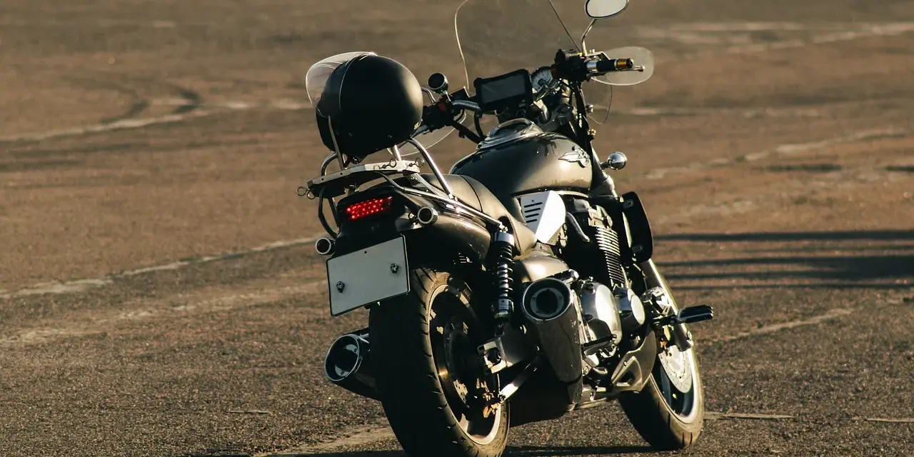 Jaka kominiarka motocyklowa na lato? Wybierz chłodzenie i komfort!