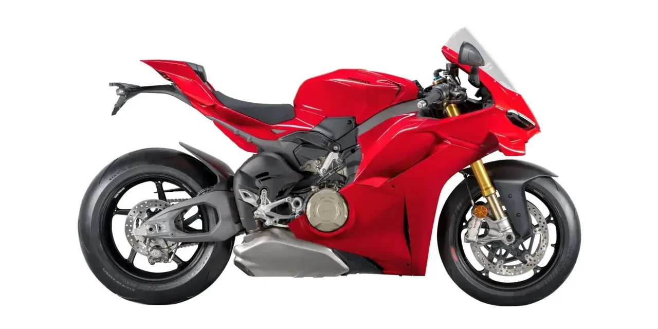 Czerwony motocykl Ducati Panigale V4, gotowy do podboju toru wyścigowego.