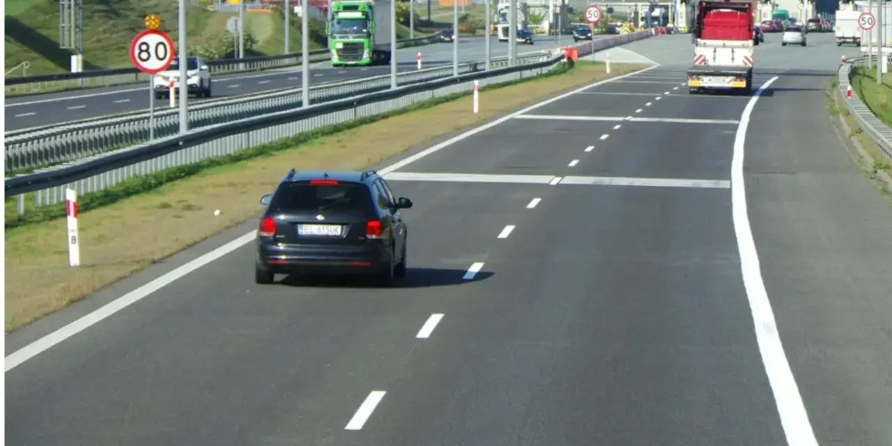 Ile na autostradzie? Prędkość, opłaty, mandaty wszystko w 1 miejscu
