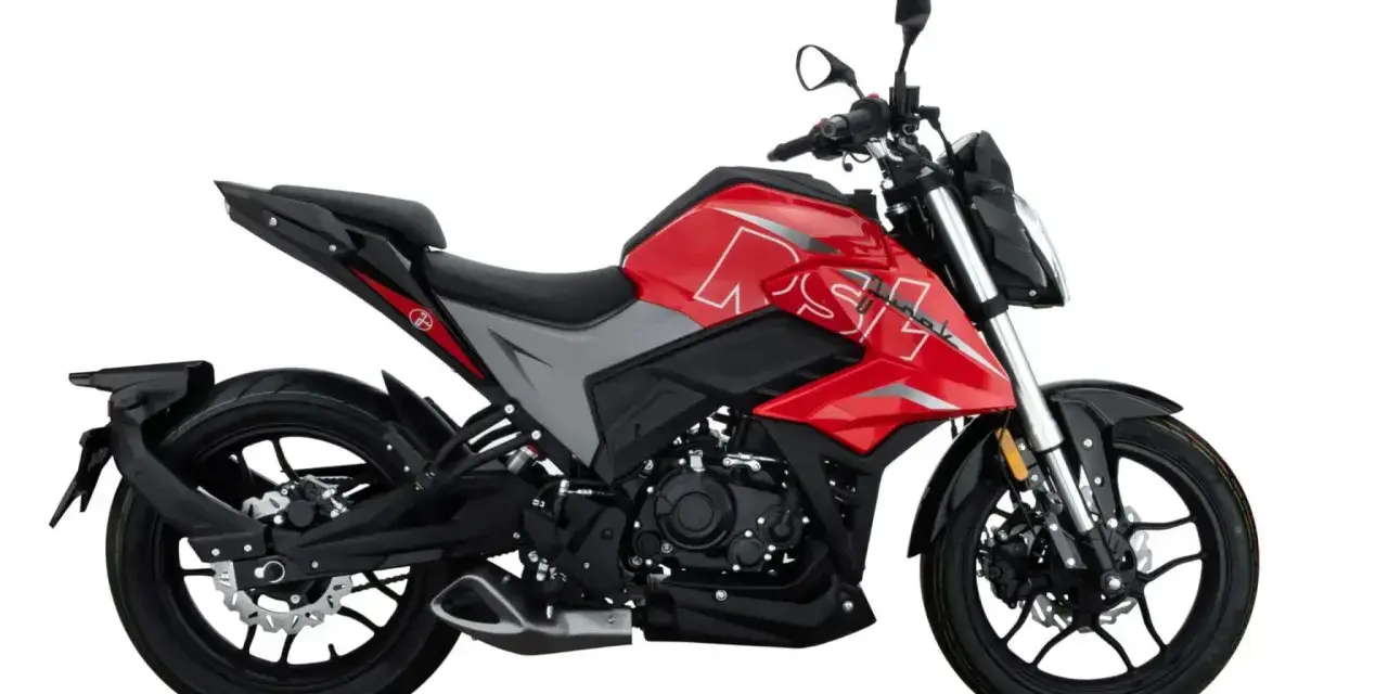 Czerwony motocykl sportowy. Idealny na pierwszy pojazd, gdy zastanawiasz się, prawo jazdy a1 od ilu lat można zdobyć.