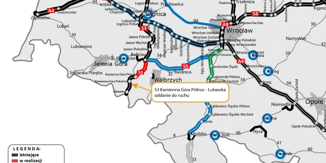 Mapa drogowa Dolnego Śląska z zaznaczoną autostradą A3, drogami krajowymi i ich statusem.
