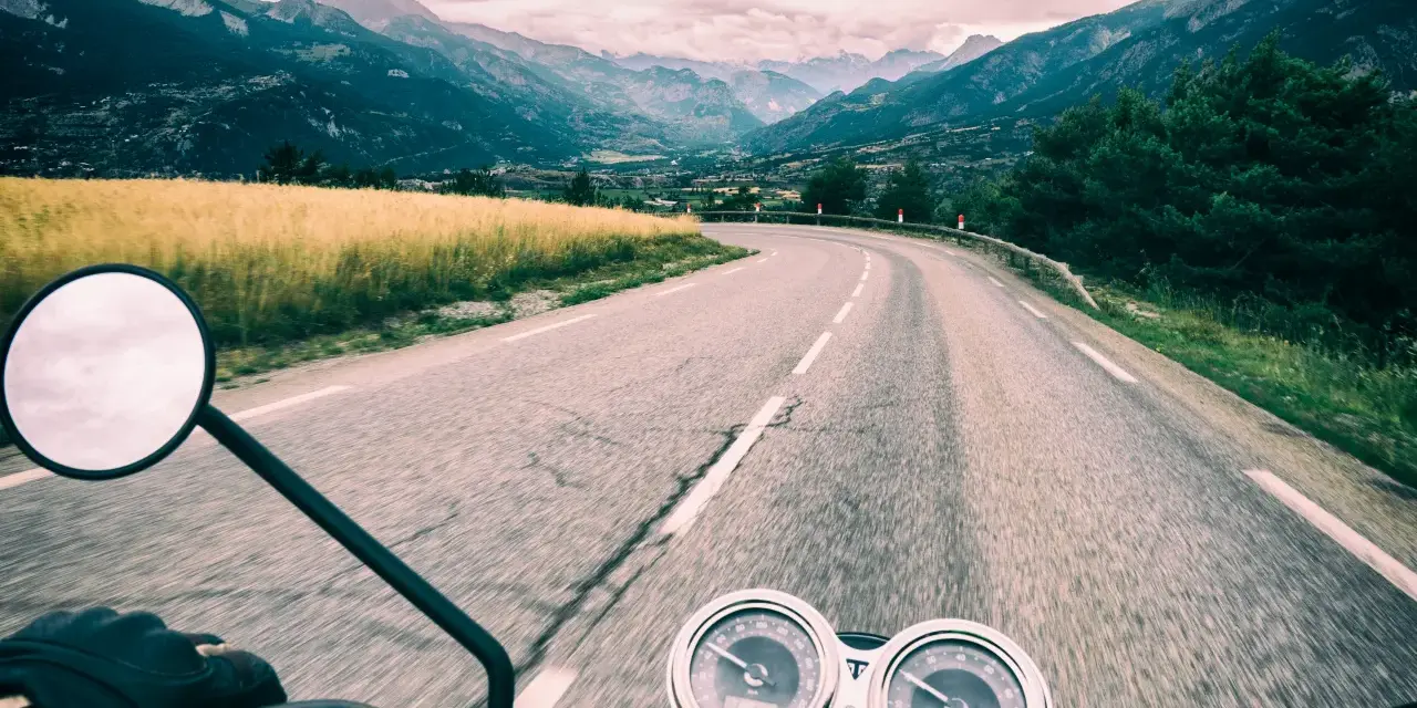 Słowacja motocyklem: Najlepsze trasy, porady, brak winiet!