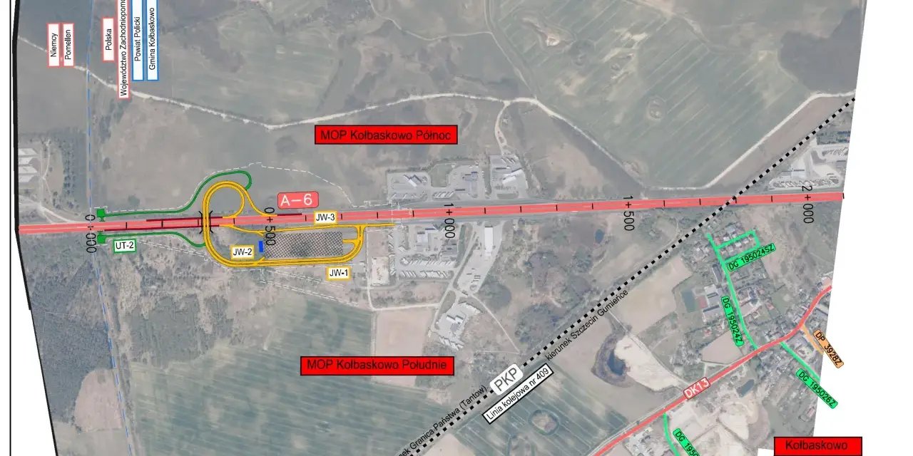Mapa drogowa z zaznaczoną autostradą A6, węzłami, MOP-ami Kołbaskowo Północ i Południe, linią kolejową oraz drogami lokalnymi w okolicach Kołbaskowa.