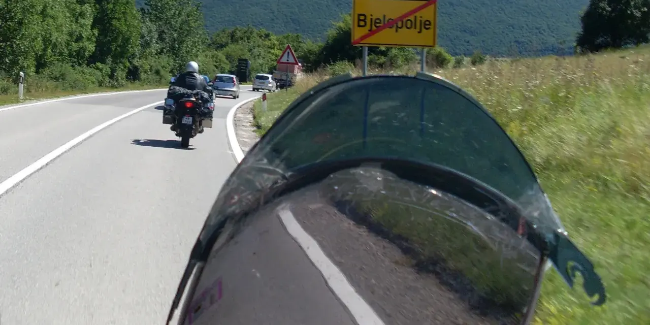 Deflektor motocyklowy: Jak dobrać, by jazda była czystą przyjemnością?