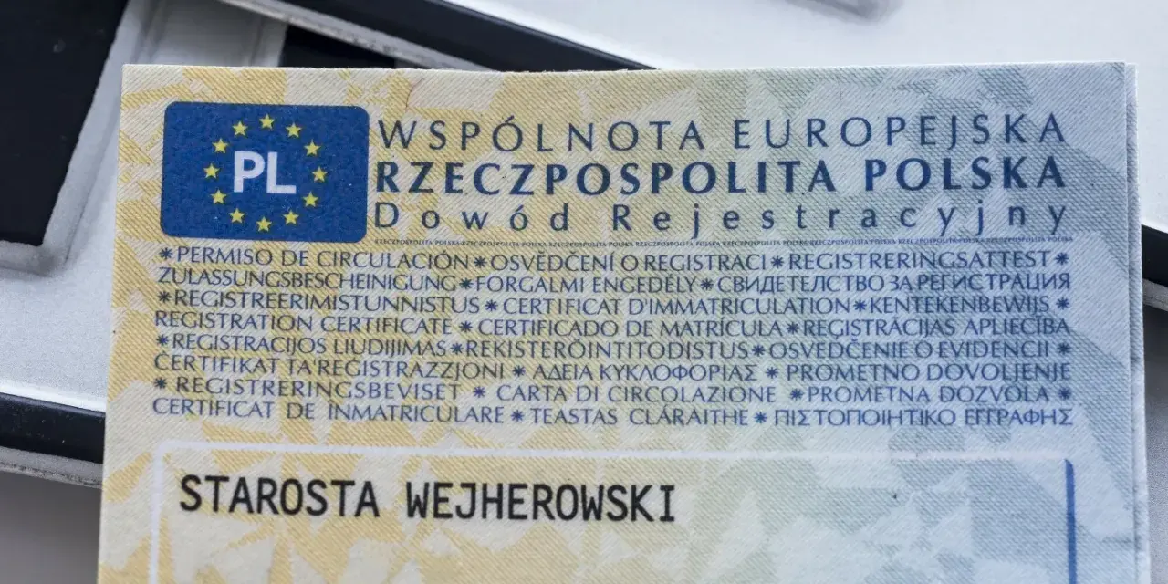 Wniosek o wydanie wtórnika dowodu rejestracyjnego. Dokument "Dowód Rejestracyjny" z pieczęcią "Starosta Wejherowski".