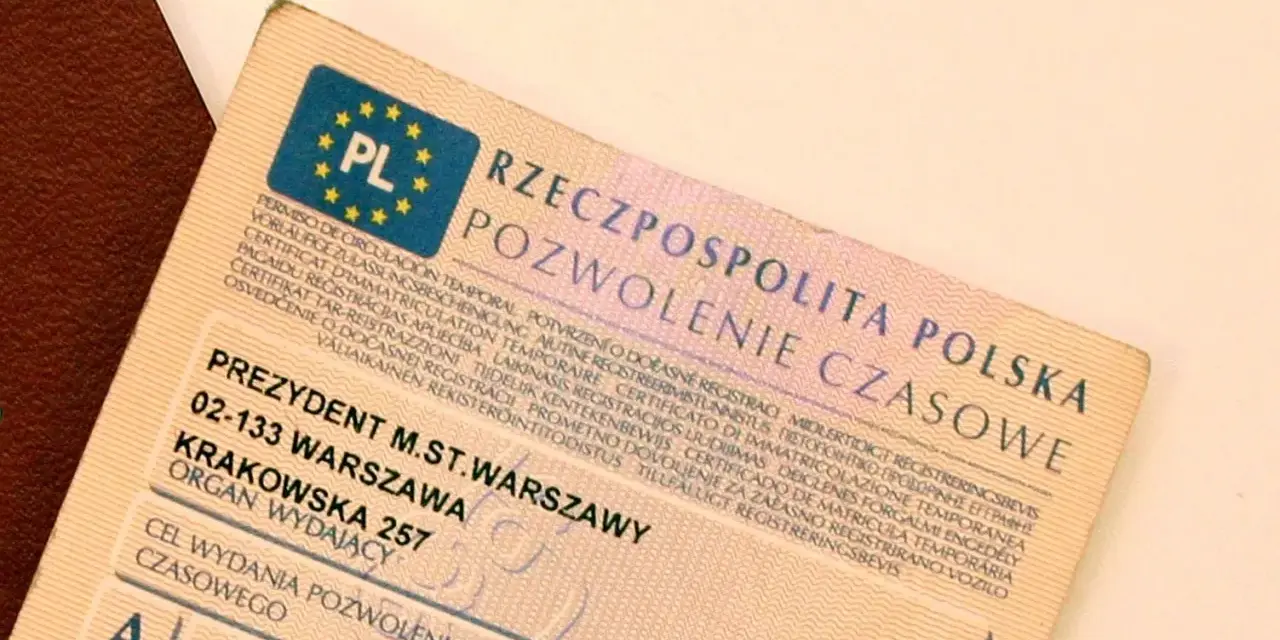 Polski tymczasowy dowód rejestracyjny z pieczęcią "Rzeczpospolita Polska Pozwolenie Czasowe".