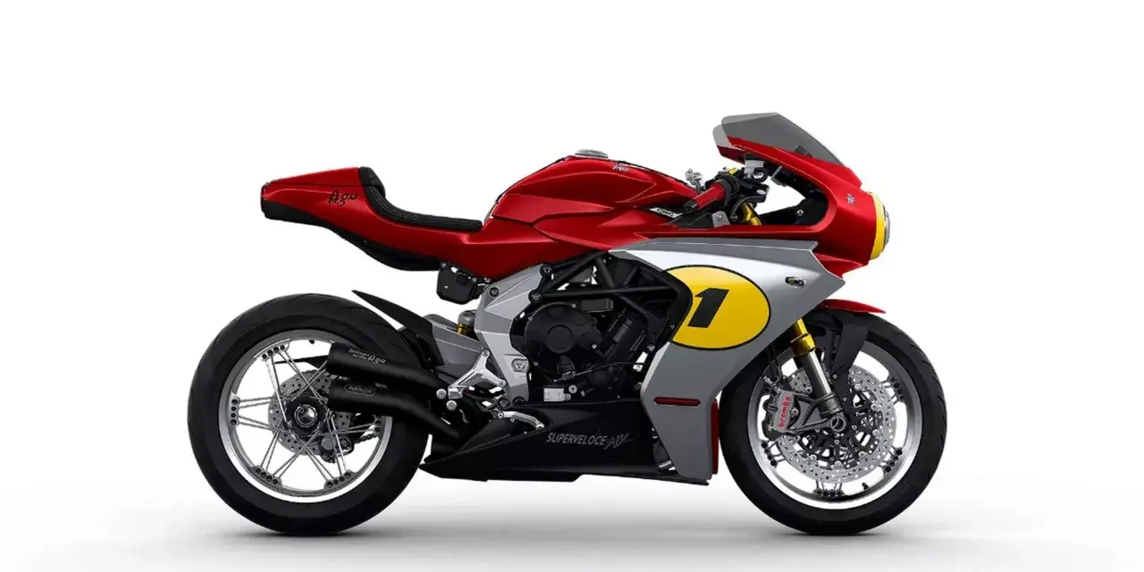 Czerwono-srebrny MV Agusta Superveloce z numerem 1 na owiewce, inspirowany legendą wyścigów.