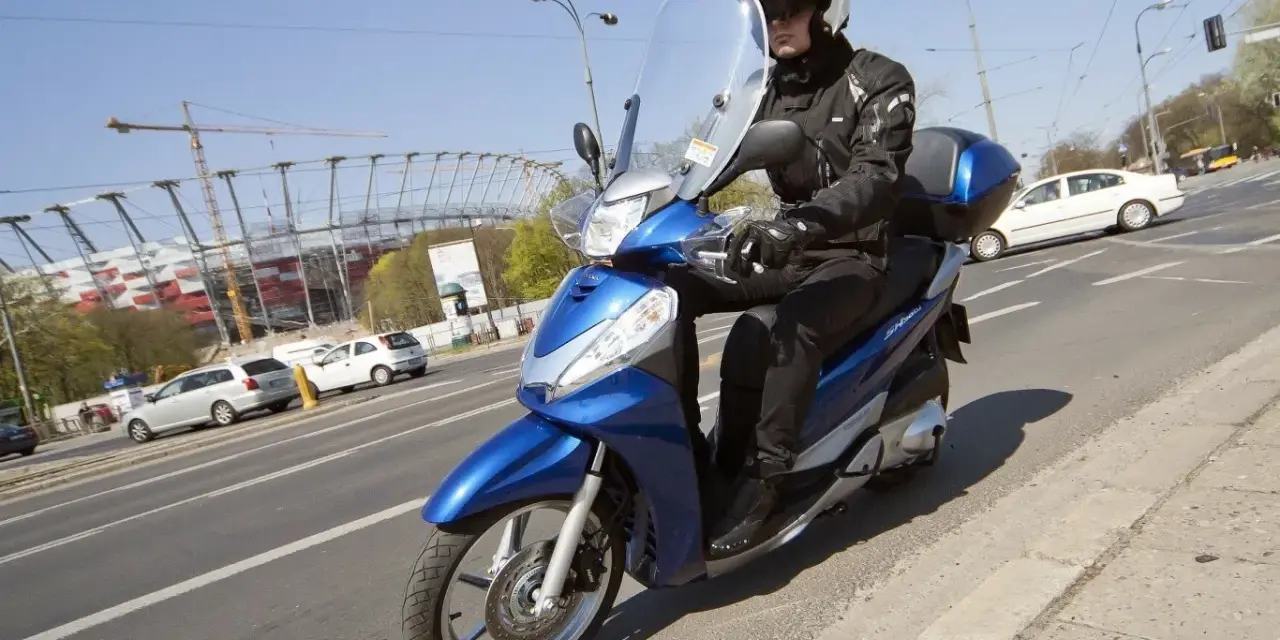 Motorower: definicja, prawo jazdy, koszty i różnice ze skuterem