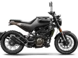 Stylowy motocykl Husqvarna Svartpilen 125, gotowy na miejskie przygody. Jego maksymalna prędkość pozwoli Ci poczuć wolność.