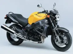 Żółty motocykl Honda X11, klasyk z lat 2000. Poznaj jego honda x11 dane techniczne i poczuj moc!