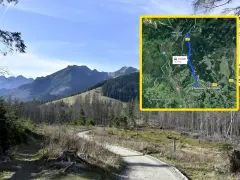 Malownicza droga w górach, prowadząca do najwyżej położonej drogi w Polsce. Widok na Tatry i mapę z trasą.