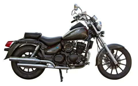 Stylowy motocykl Daelim Daystar 125 w ciemnoszarym kolorze, gotowy na przygodę.