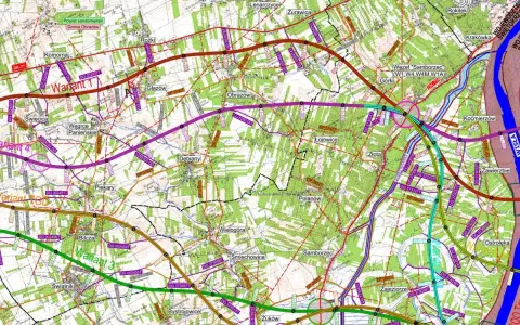 Mapa drogowa z przebiegiem drogi S74 i wariantami budowy. Widoczne miejscowości: Komorna, Święcica, Piekary, Bilcza, Sandomierz, Samborzec, Ostrołęka.