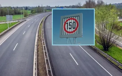 Autostrada w Czechach z tablicą informującą o ograniczeniach prędkości do 150 km/h.