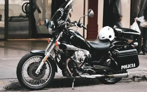 Buty turystyczne na motocykl: Wybierz bezpiecznie i komfortowo!