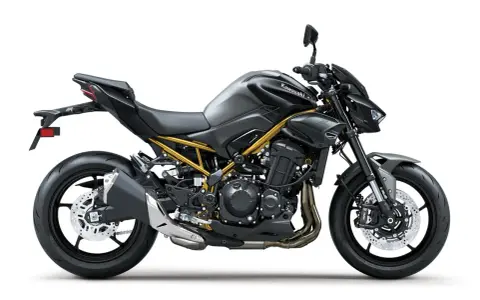 Stylowy, ciemnoszary Kawasaki Z900 2022 z widoczną złotą ramą i czarnymi detalami. Gotowy na przygodę!