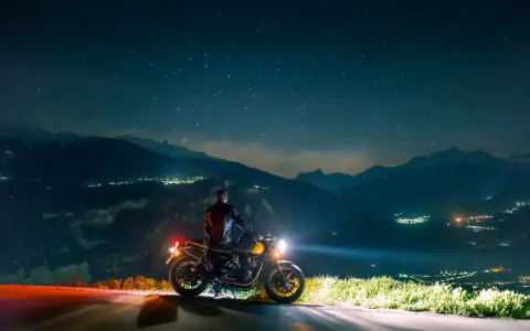 Jak dobrać kombinezon motocyklowy? Uniknij błędów!