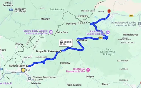 Mapa z zaznaczonymi trasami motocyklowymi przez Polskę i Czechy, wiodącymi przez Błędne Skały, Radkowskie Skały i Drogę Stu Zakrętów.