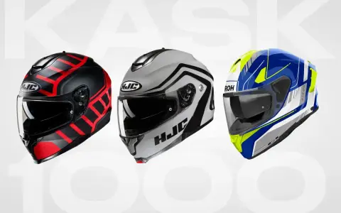 Trzy kaski motocyklowe: czarny z czerwonymi pasami, srebrny z czarnymi akcentami i biało-niebiesko-żółty. Dowiedz się, jak dobrać kask motocyklowy 7 ważnych zasad.
